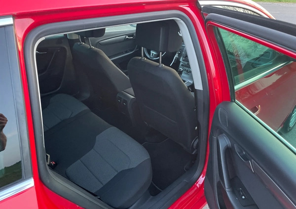 Volkswagen Passat cena 25900 przebieg: 242000, rok produkcji 2012 z Nidzica małe 379